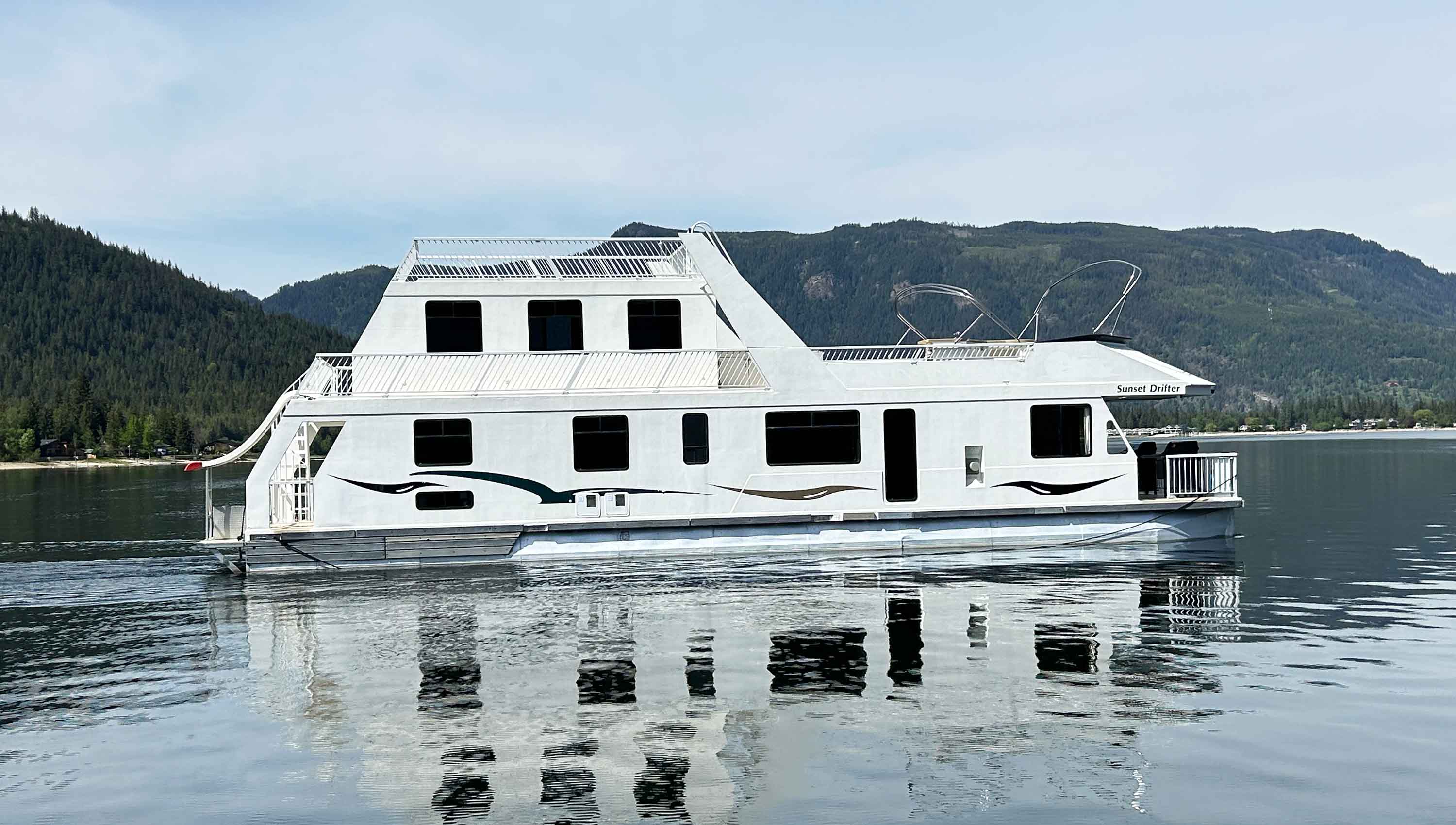 The CruiseCraft sailing on Shuswap lake on a calm, sunny day.